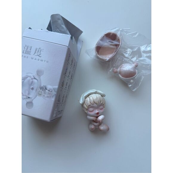 NEW SKULLPANDA Warmth Series Pop Mart Loosening - Picture 2 of 7